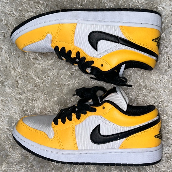 SIZE 8 NIKE AIR JORDAN 1 LOW “TAXI” SNEAKER YELLOW, BLACK & WHITE - Picture 10 of 11